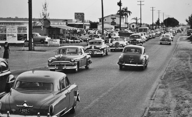 A black and white photo of dozens 50's cars in St. Petersburg, showing how congested the roads were becoming.